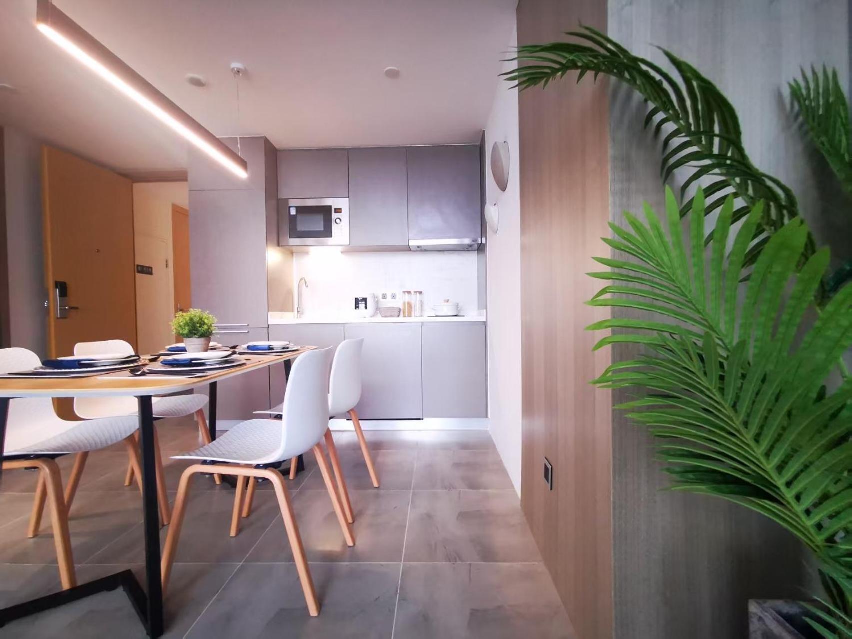 Ln Residence Changdi - New Aiqun Building - Canton Fair Free Shuttle Bus During Canton Fair Period Exteriör bild