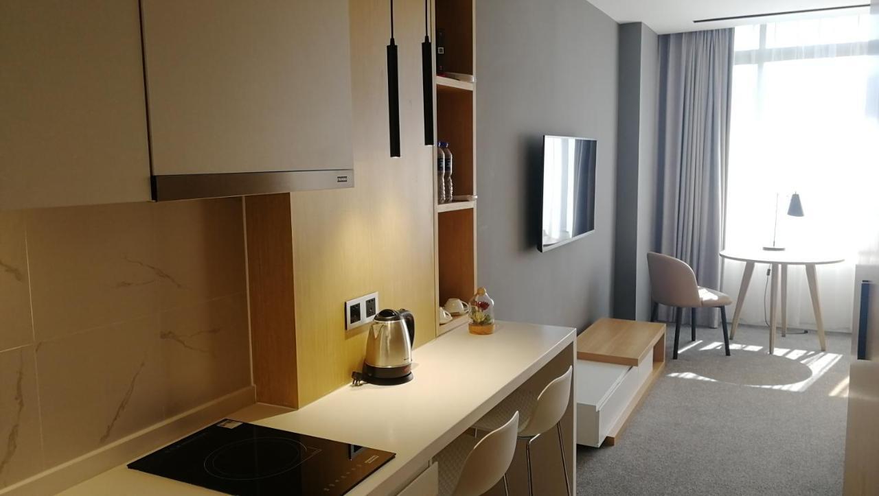 Ln Residence Changdi - New Aiqun Building - Canton Fair Free Shuttle Bus During Canton Fair Period Exteriör bild